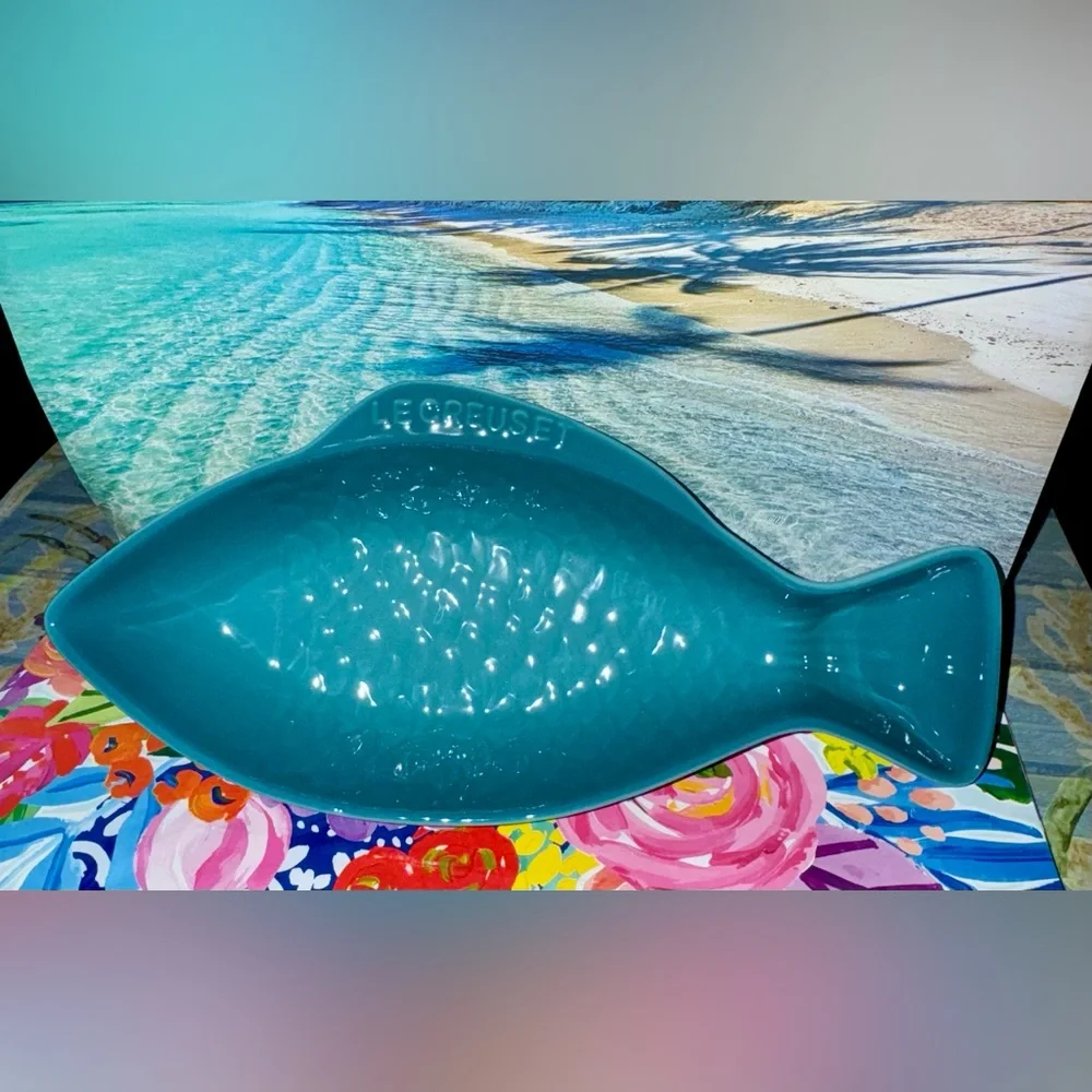 NWT NIB Le Creuset Caribbean Blue Medium Ceramic Stoneware Fish 🐠 Dish 10.5” - Picture 4 of 10
